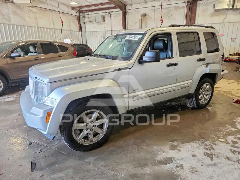 2012 Jeep LIBERTY фото