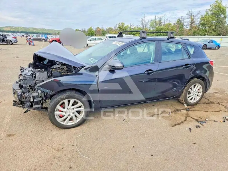 2012 Mazda 3 photo