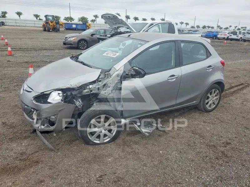 2012 Mazda 2 фото