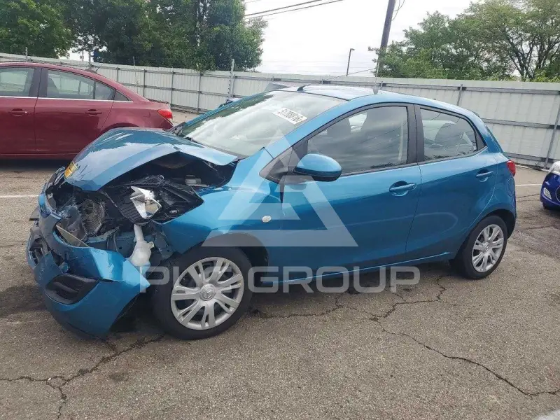 2012 Mazda 2 photo