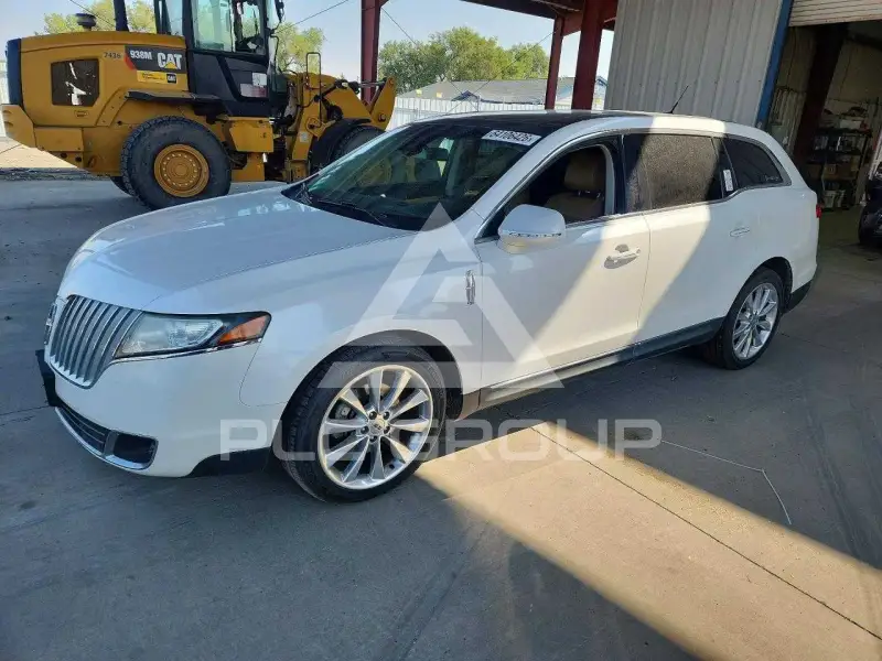 2012 Lincoln MKT photo