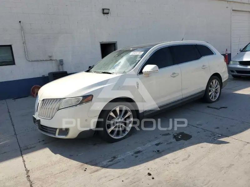 2012 Lincoln MKT photo