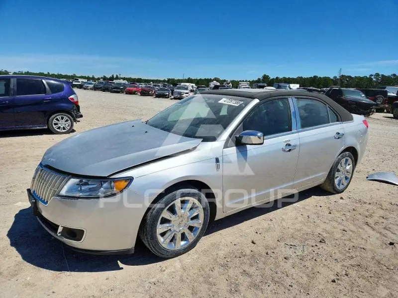 2012 Lincoln MKZ photo