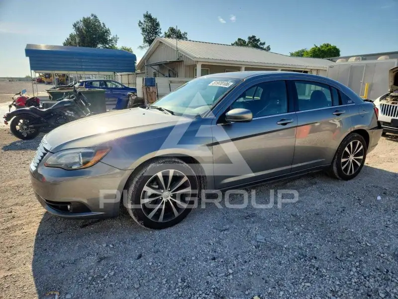 2012 Chrysler 200 photo