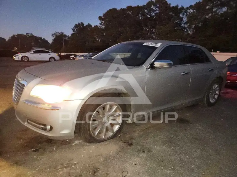 2012 Chrysler 300 photo
