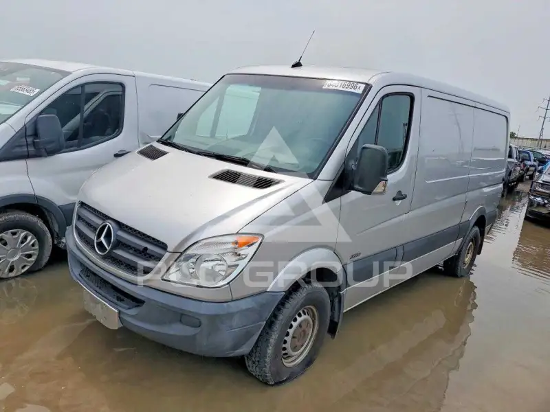 2012 Mercedes Benz Sprinter photo
