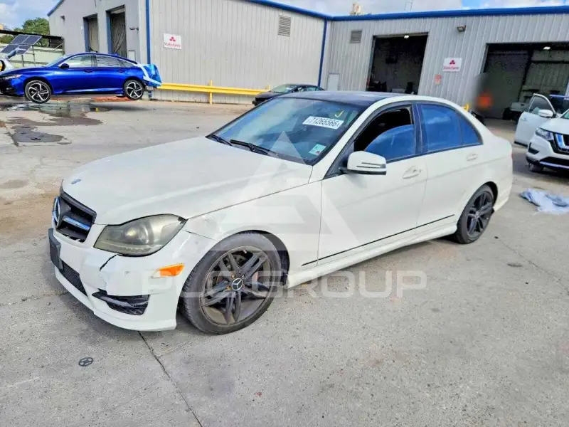 2012 Mercedes Benz C-Class фото