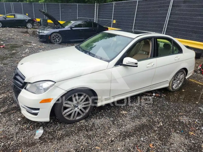 2012 Mercedes Benz C-Class фото