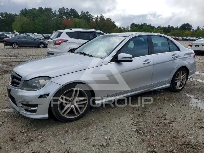 2012 Mercedes Benz C-Class фото