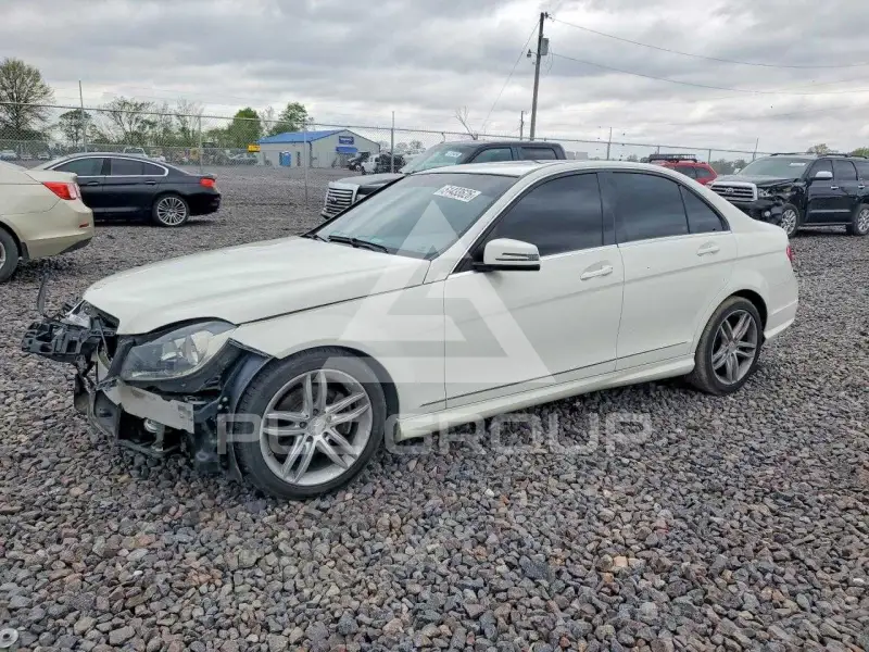 2012 Mercedes Benz C-Class фото
