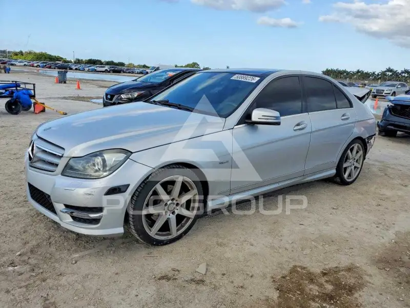 2012 Mercedes Benz C-Class photo