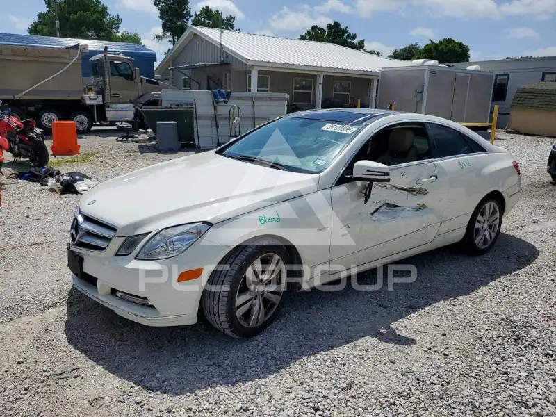 2012 Mercedes Benz E-Class фото