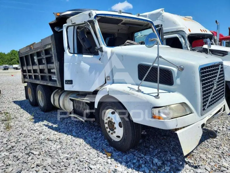 2012 Volvo VNL photo