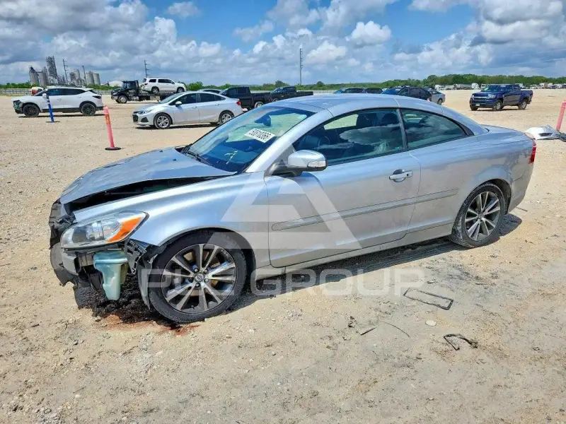 2012 Volvo C70 photo