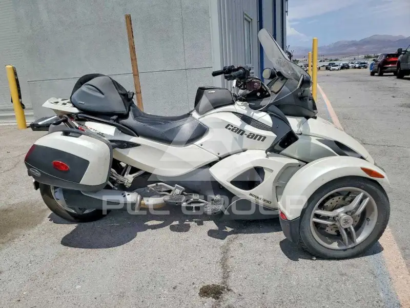 2012 Can-AM SPYDER photo