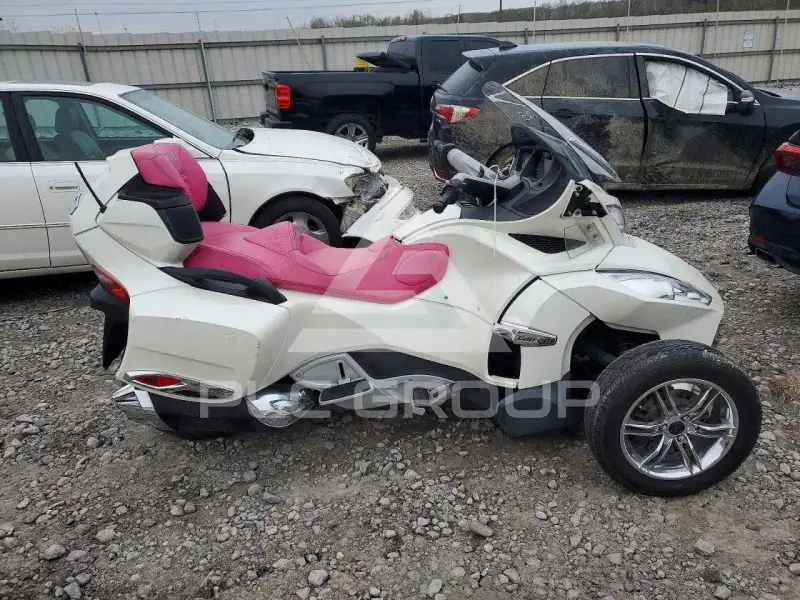 2012 Can-AM SPYDER фото