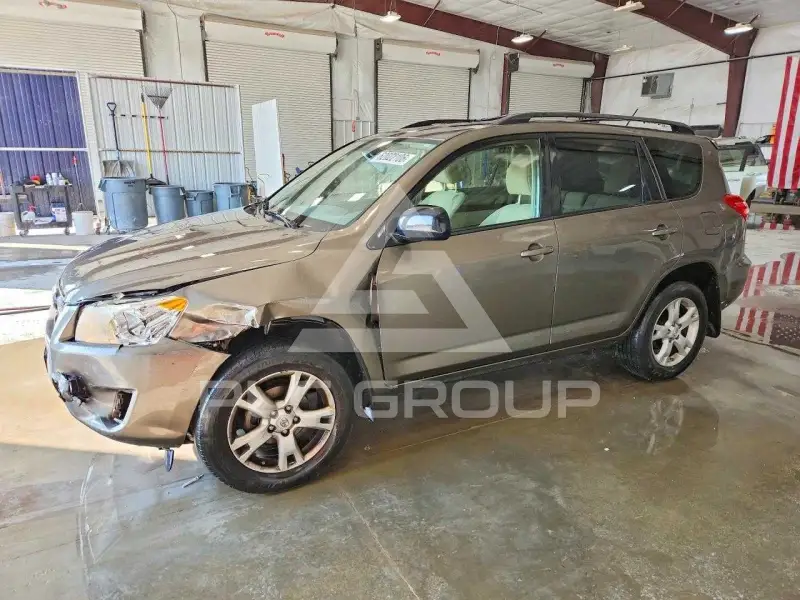 2012 Toyota RAV4 фото