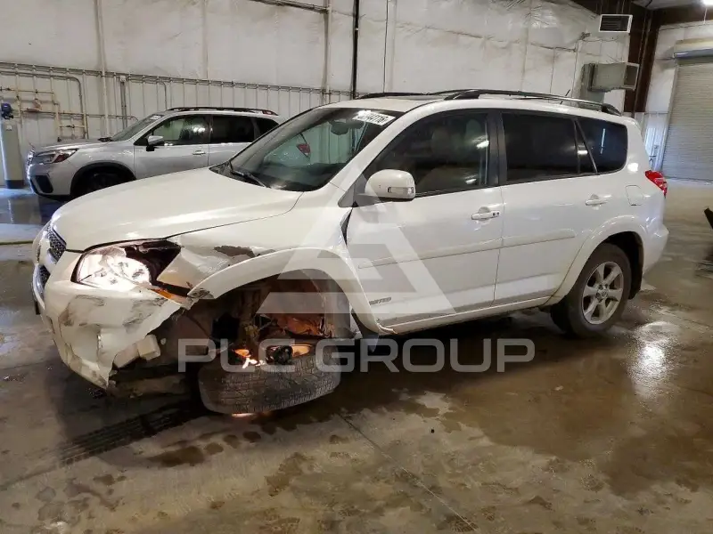 2012 Toyota RAV4 фото