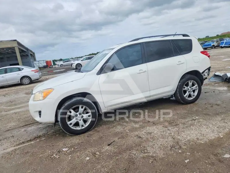 2012 Toyota RAV4 photo