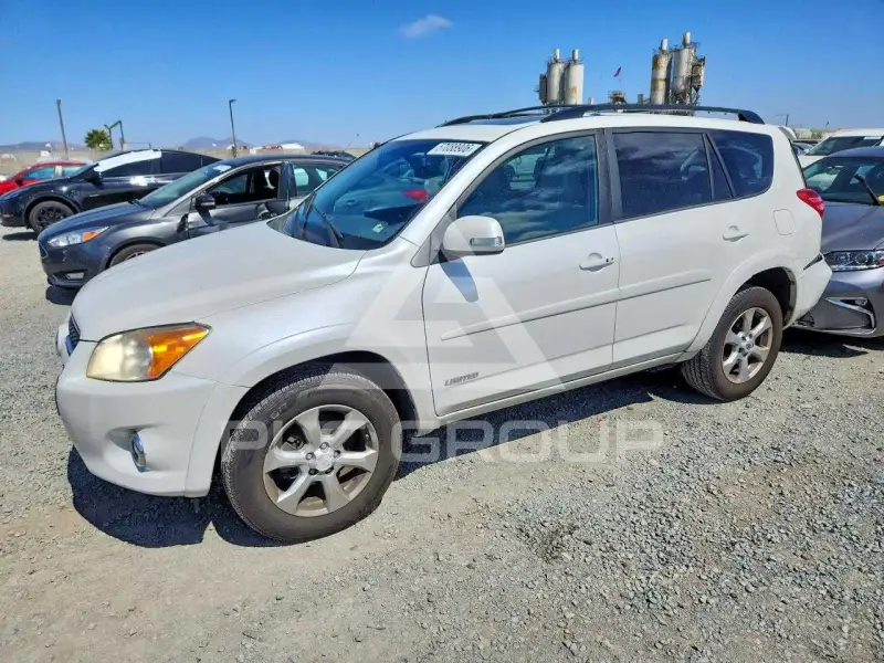 2012 Toyota RAV4 фото