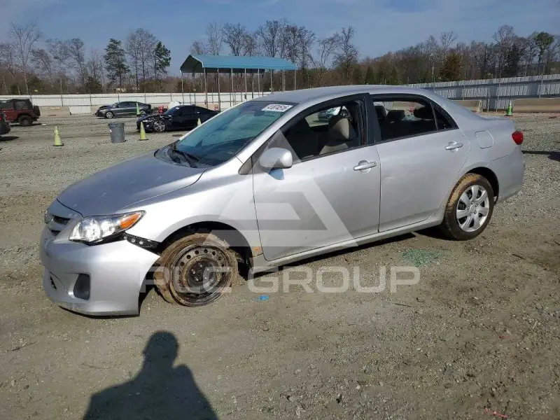 2012 Toyota COROLLA фото