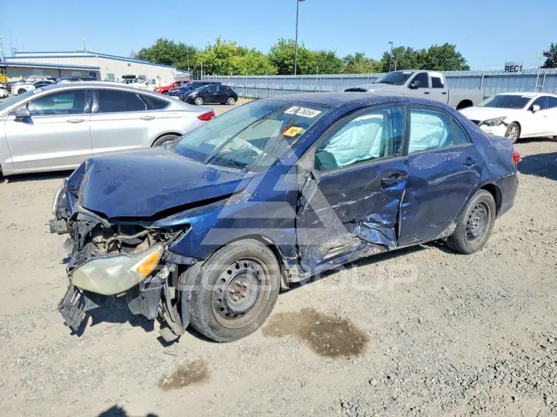 2012 Toyota COROLLA фото