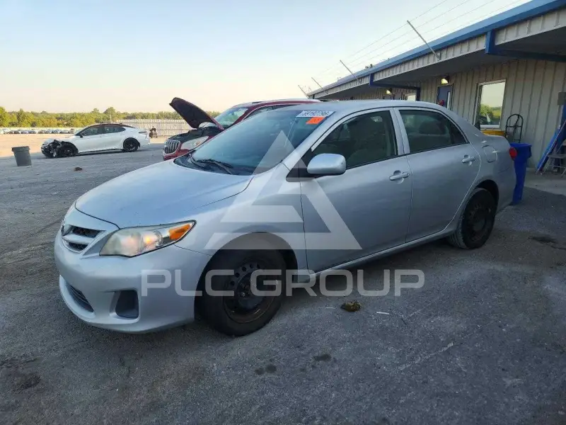 2012 Toyota COROLLA фото