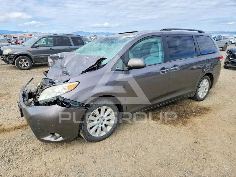 2012 Toyota SIENNA фото