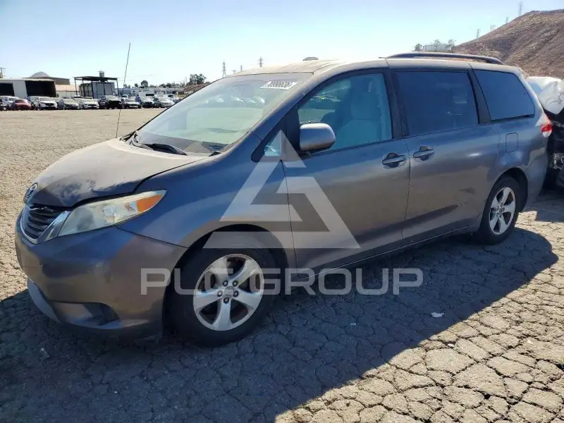 2012 Toyota SIENNA фото