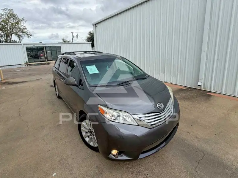 2012 Toyota SIENNA фото