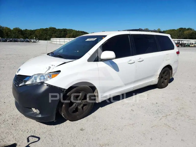 2012 Toyota SIENNA фото