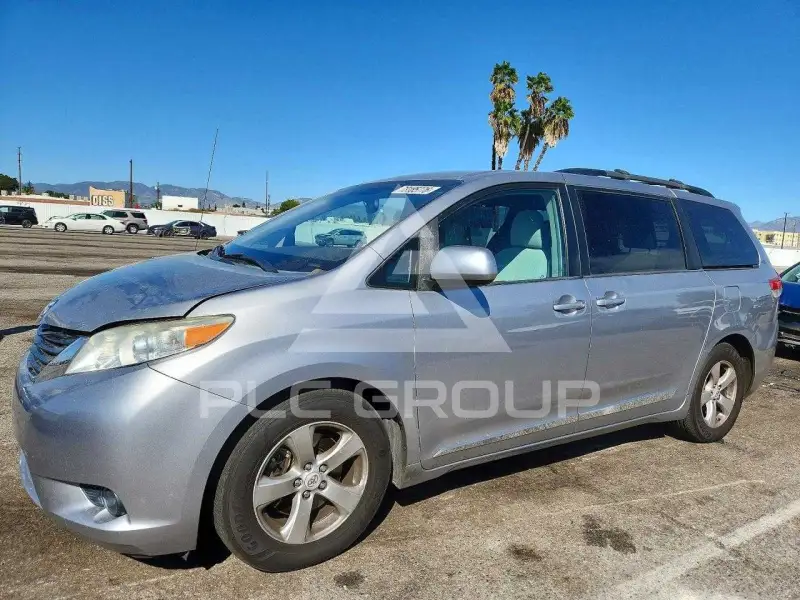 2012 Toyota SIENNA фото