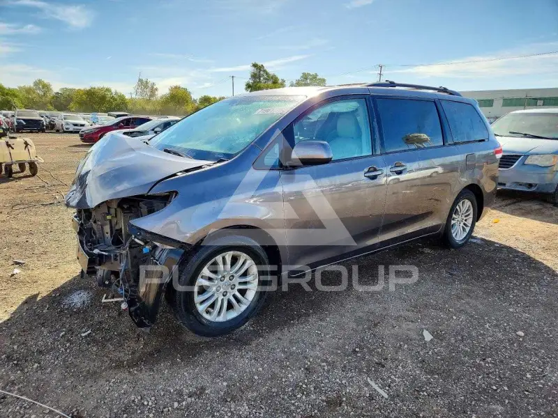 2012 Toyota SIENNA фото