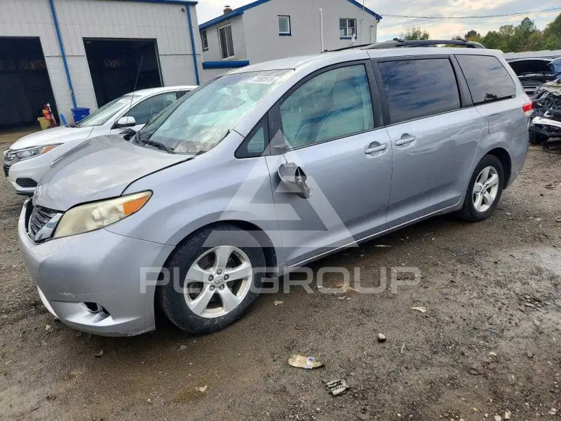 2012 Toyota SIENNA фото