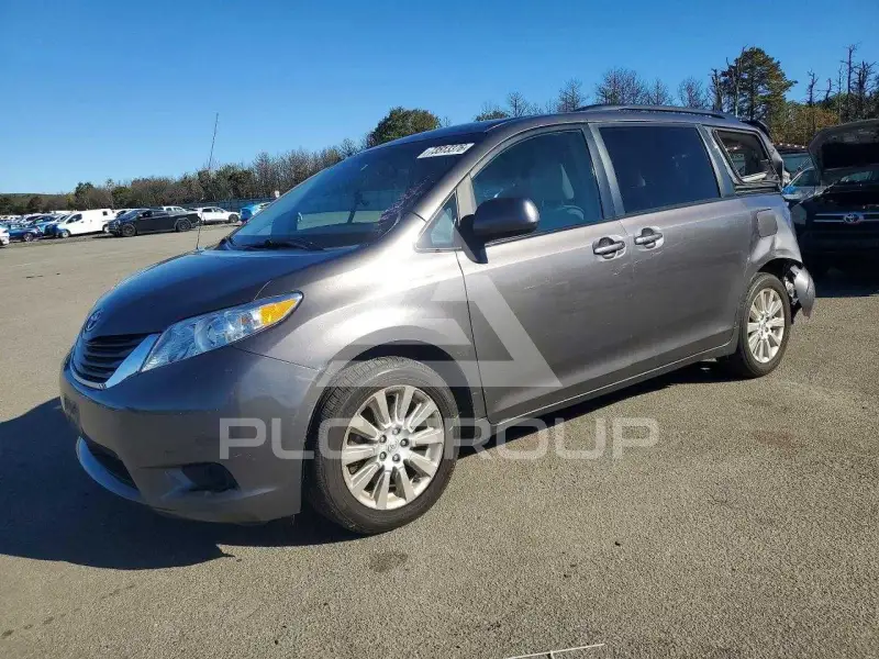 2012 Toyota SIENNA фото