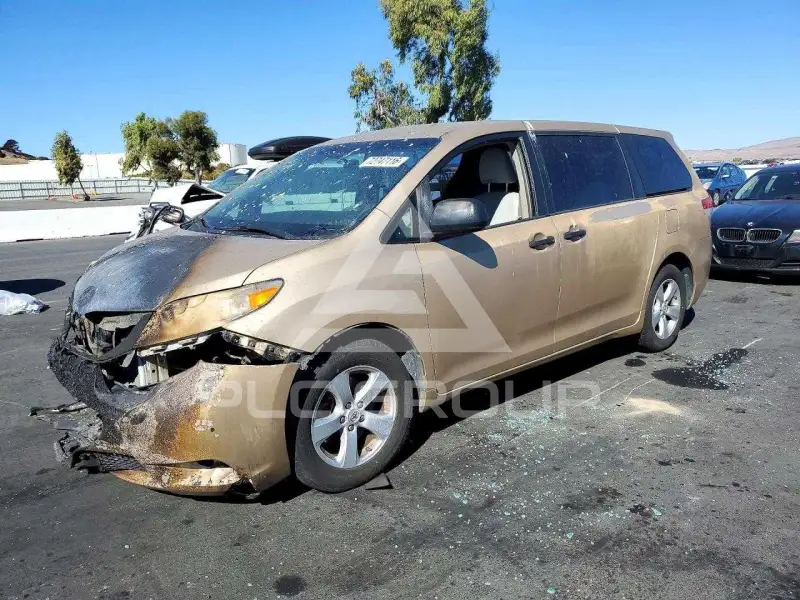 2012 Toyota SIENNA фото