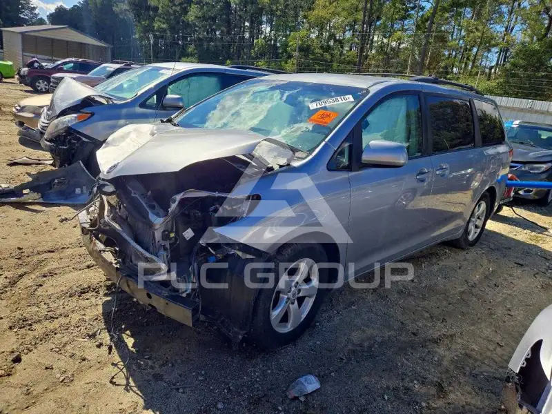 2012 Toyota SIENNA фото