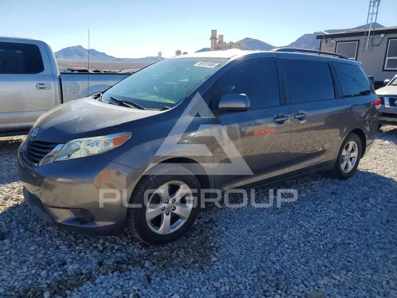 2012 Toyota SIENNA photo