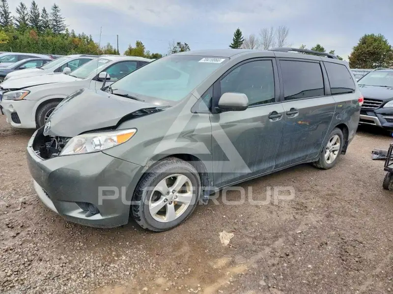 2012 Toyota SIENNA photo