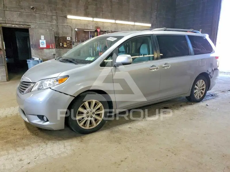 2012 Toyota SIENNA фото