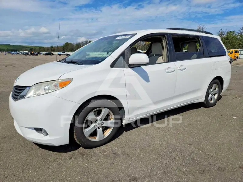2012 Toyota SIENNA фото