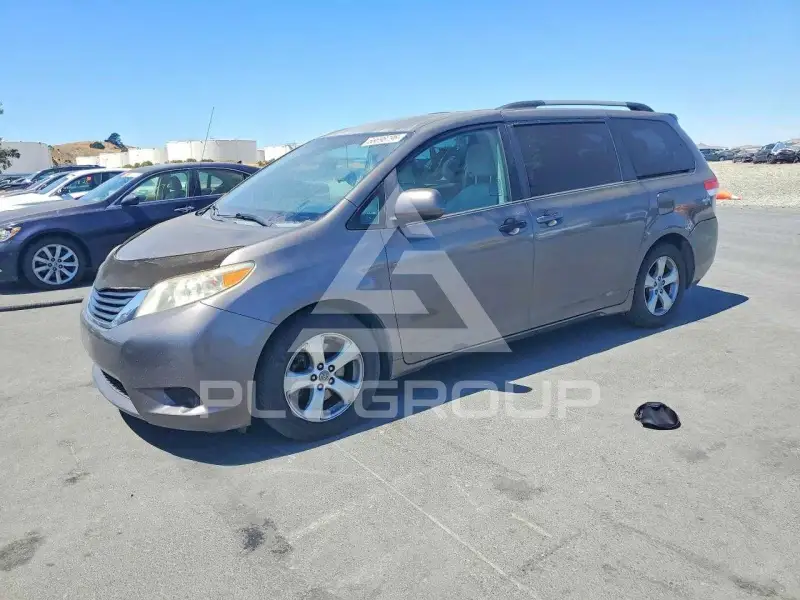 2012 Toyota SIENNA фото