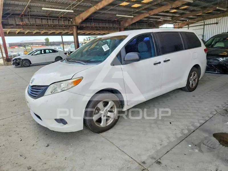 2012 Toyota SIENNA фото