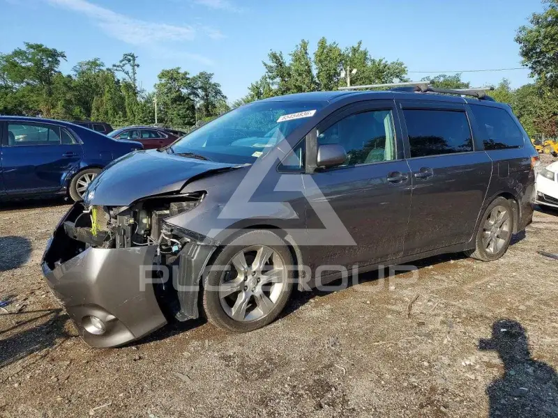 2012 Toyota SIENNA фото