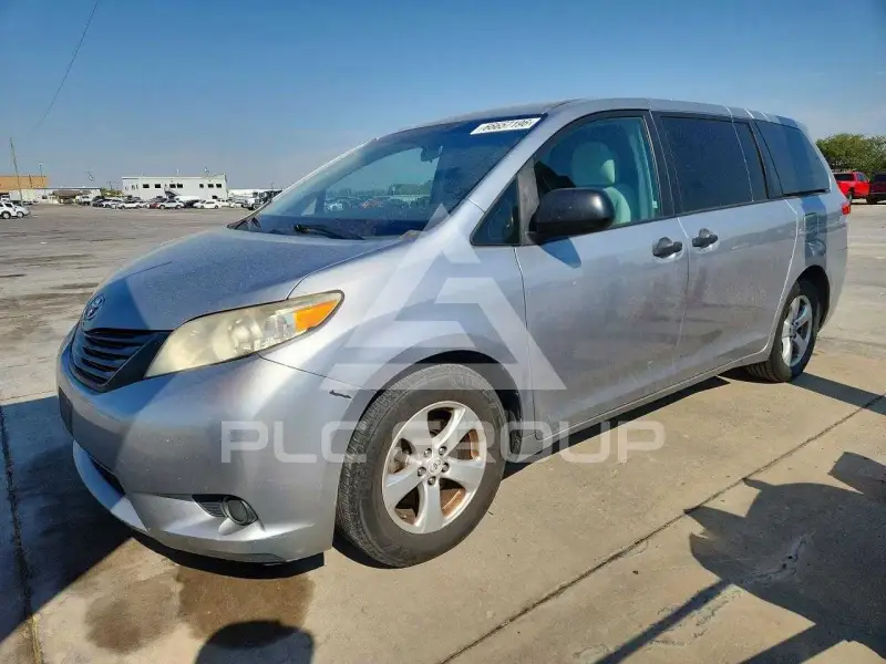 2012 Toyota SIENNA фото