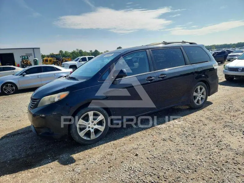 2012 Toyota SIENNA фото