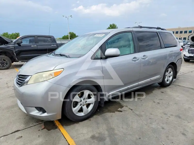 2012 Toyota SIENNA фото