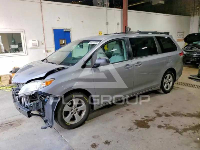 2012 Toyota SIENNA фото