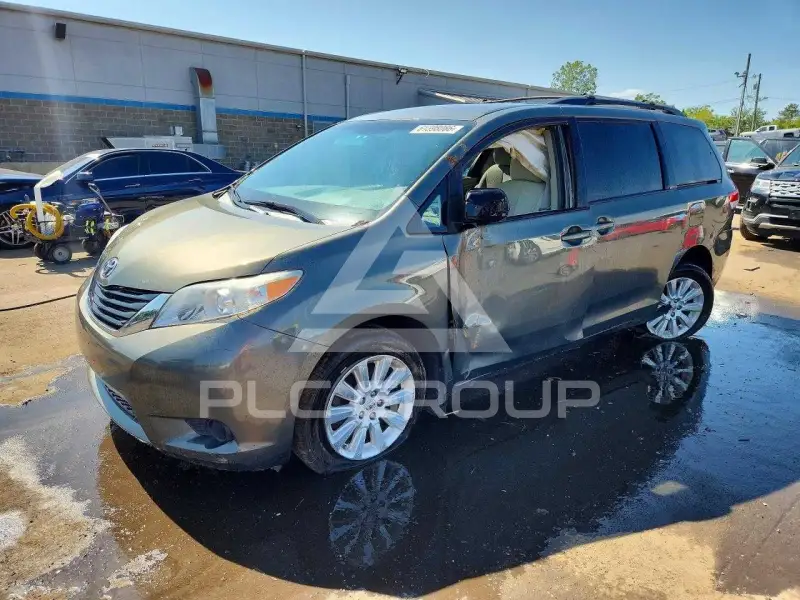 2012 Toyota SIENNA фото
