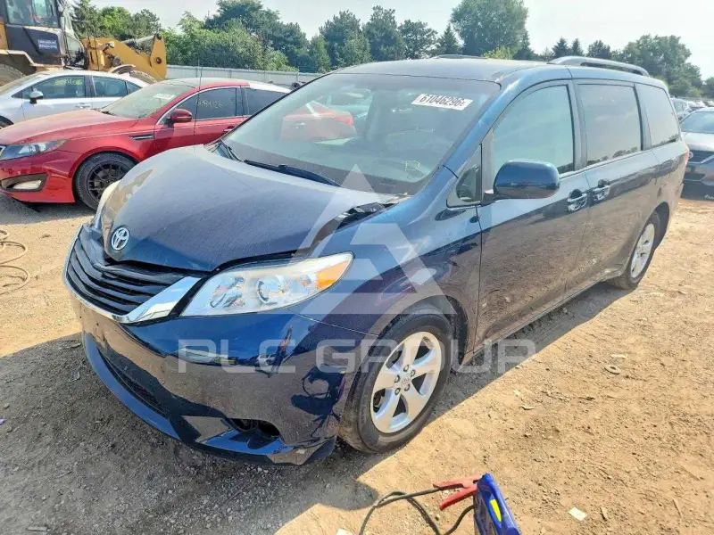 2012 Toyota SIENNA фото